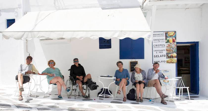 Kleine Pause für Christian, Philippe und ihre Freunde auf Mykonos
