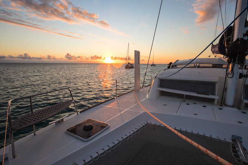 coucher de soleil sur un Catamaran en Nouvelle Calédonie