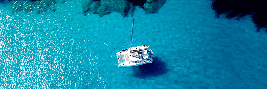 Catamarano visto dall`alto