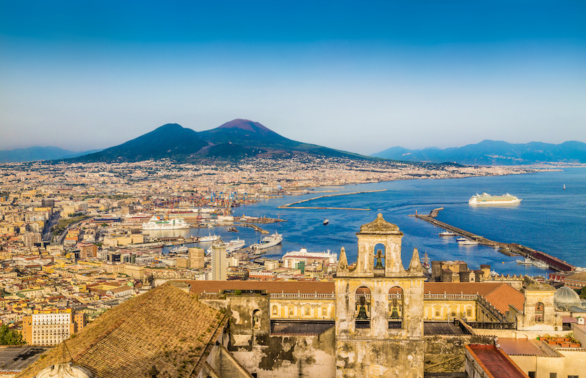 Vista aerea sulla baia di Napoli