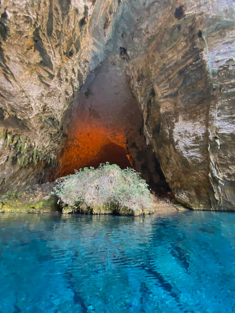 Photo des grottes de melissani sur l'île de Cephalonie en Grèce